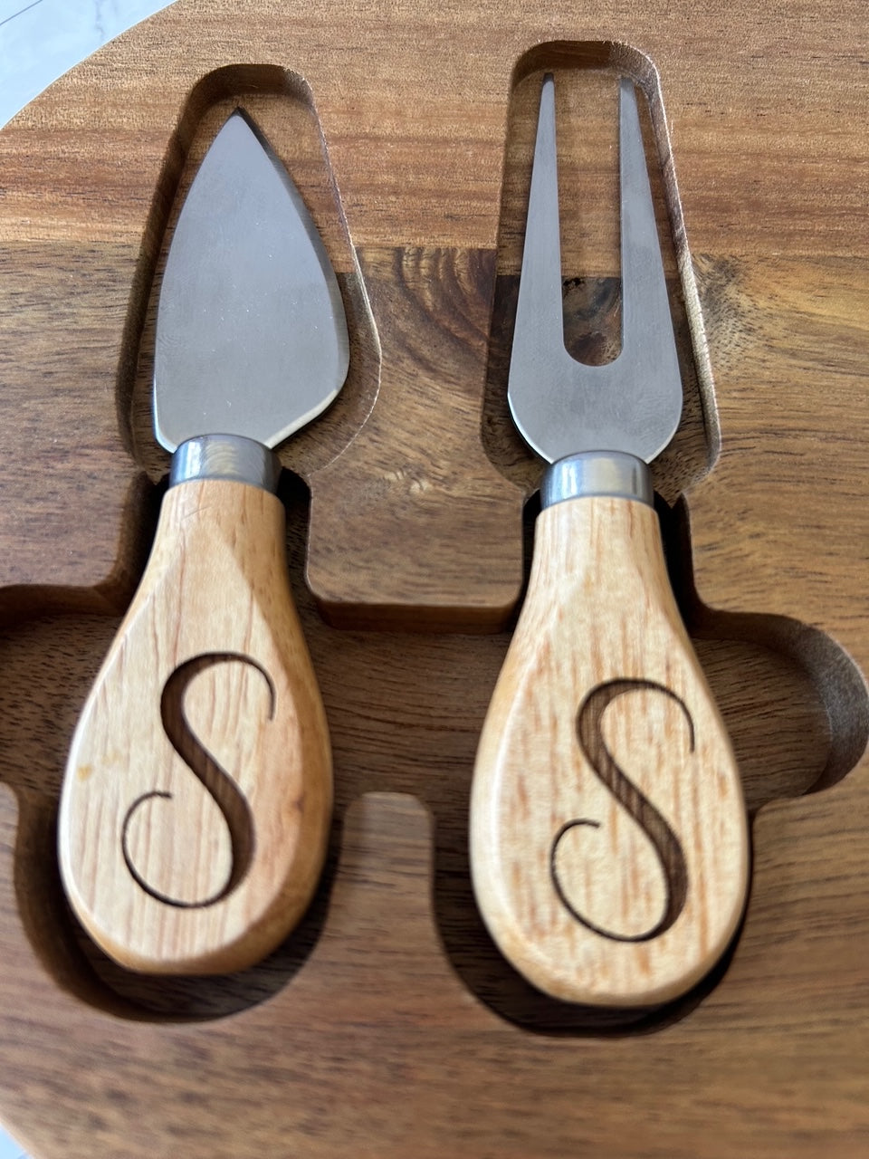 Wedding Gift Personalized Cheese Board Custom Monogram Engraved Initial Design Slate Stone And Wood Serving Board Perfect Housewarming Present Entertaining Party Essentials Includes Serving Utensils Charcuterie Display Set Natural Farmhouse