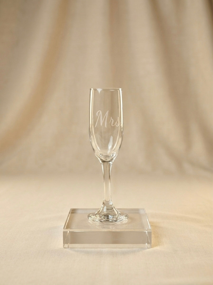 Wedding Toast Glasses Personalized Champagne Flute Elegant Crystal Design Custom Engraved Keepsake Romantic Gift Idea Special Occasion Glassware Permanent Laser Customization Anniversary Present Essential Engagement Celebration Accessory